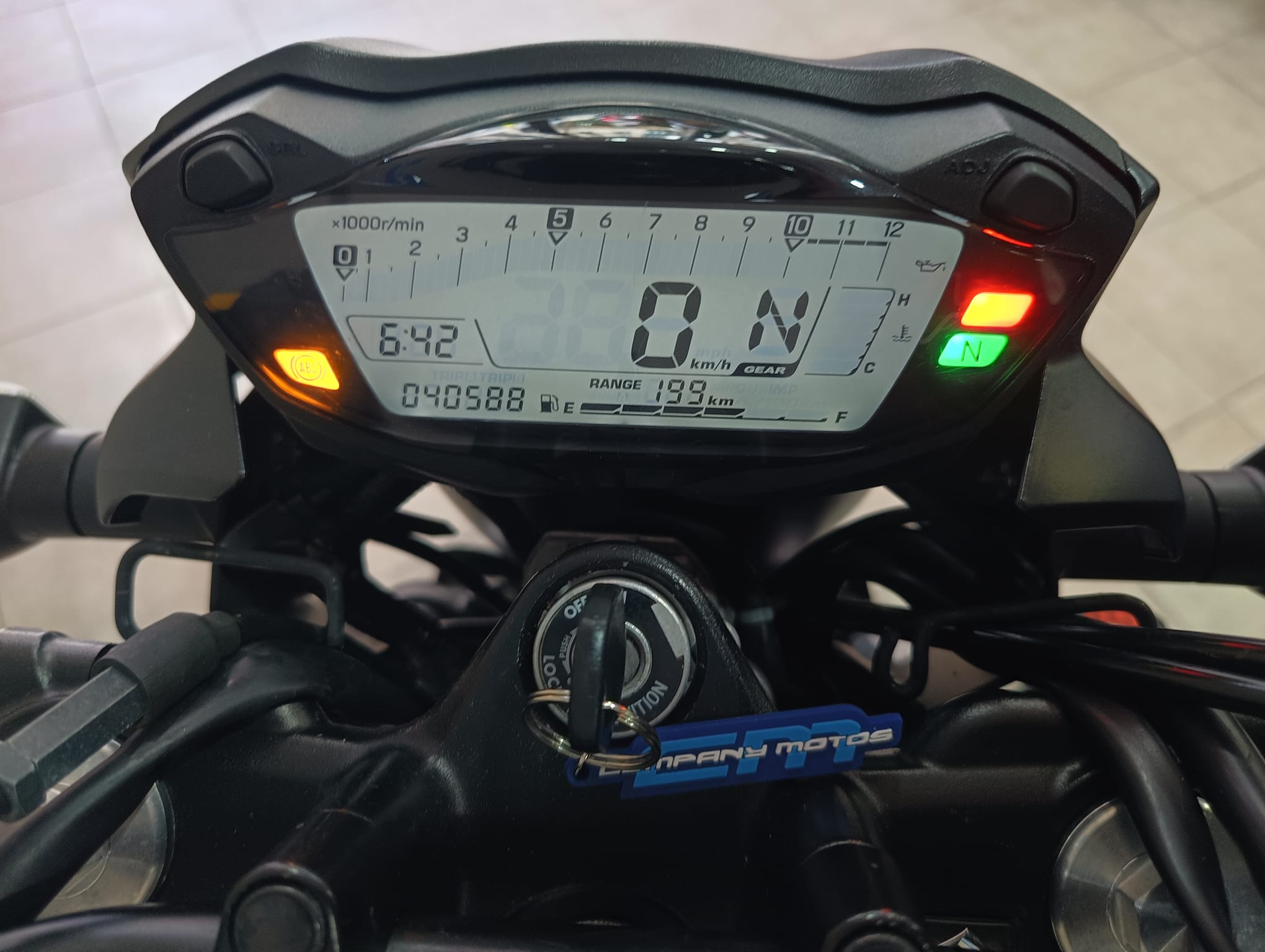 SUZUKI SV 650 - Imagen 4
