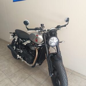 TRIUMPH SPEED TWIN 900